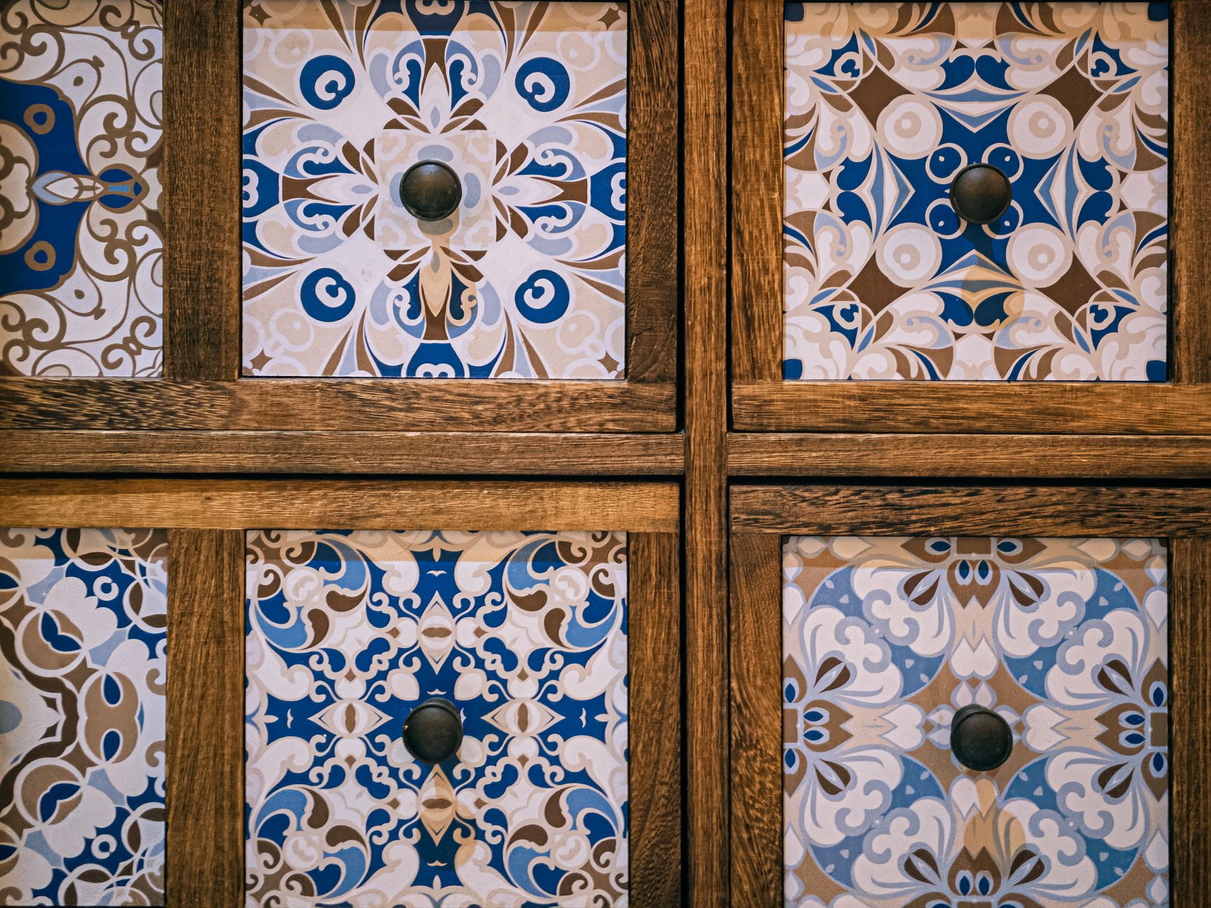 Façades de tiroirs en bois décorées