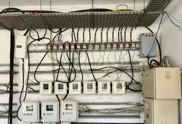 Tableau électrique avec appareillage modulaire et câblage